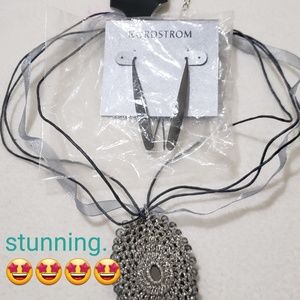 Set (necklace & earrings)